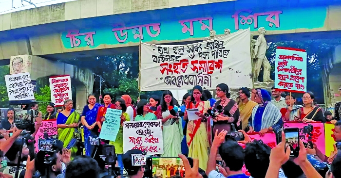 DU students hold solidarity rally, demand abolition of 'curfew law'