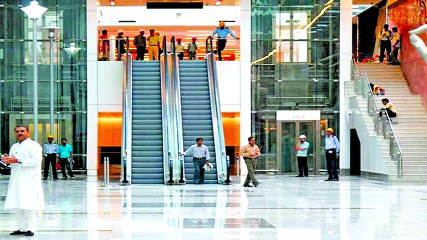 Delhi court, airport get bomb threat