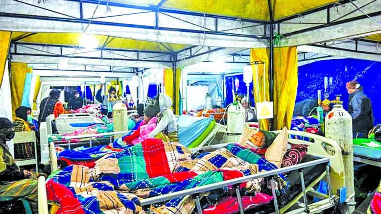 Thousands displaced by deadly Indonesia earthquake 