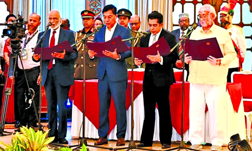 Four new ministers, 2 state ministers sworn in