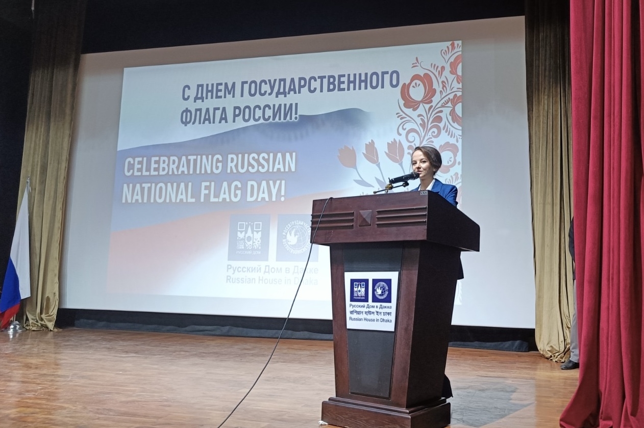 Russian Flag Day celebrated, scholarship recipients receive visas at Russian House in Dhaka