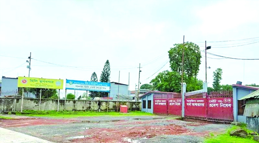 Indian exporters' strike halts trade at Hili land port
