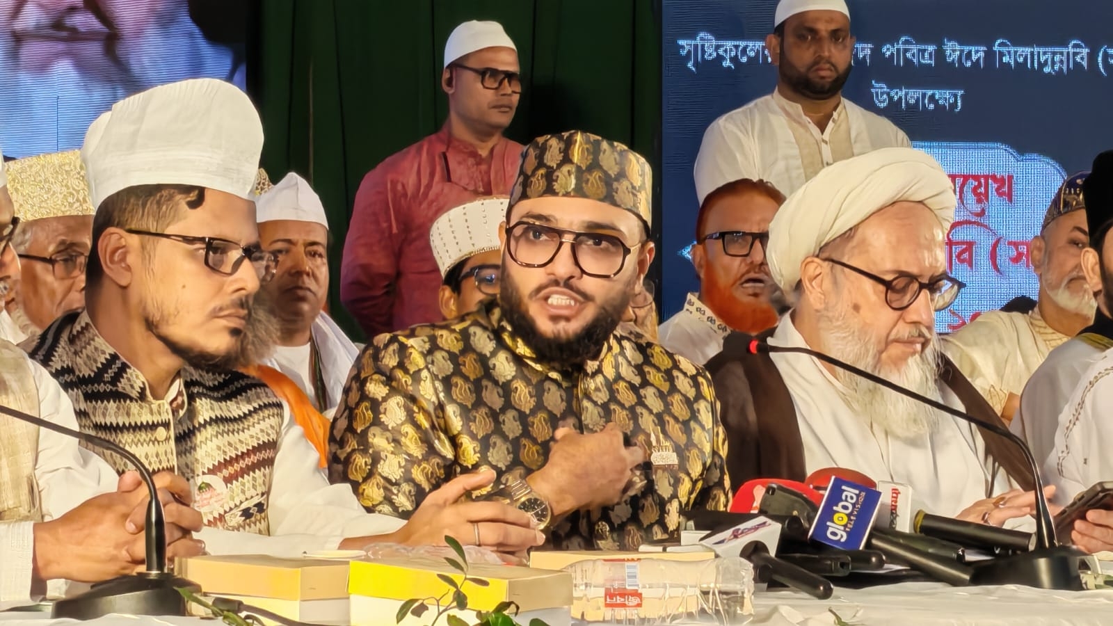 Call for Unity Among Sufi Followers at a Gathering of Nearly 3,000 Pir-Mashaikh in Dhaka