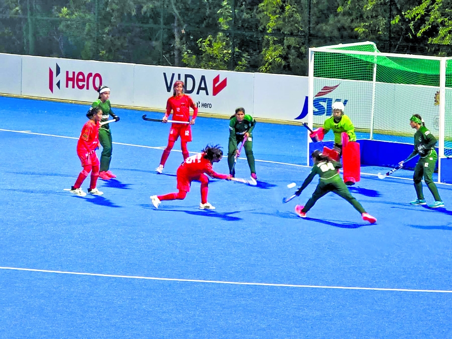 Bangladeshi girls thrash Pakistan 5-1 despite adverse weather 