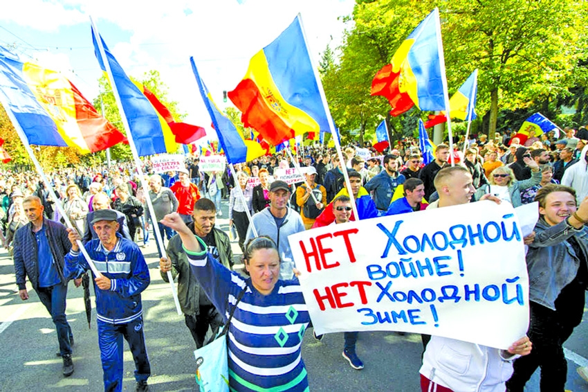 Socialist Party Activists Demonstrate Over Alleged EU Intervention in Moldova