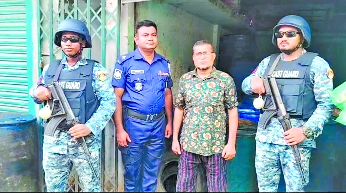 Huge quantity illegally hoarded edible oil seized in Mongla