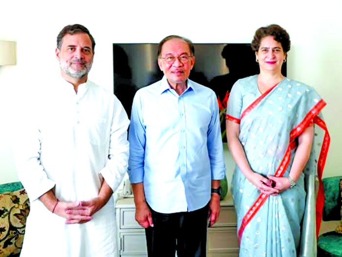 Rahul, Priyanka Gandhi meet Malaysian PM 