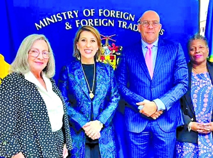 American Tycoons Urged to Invest in Barbados