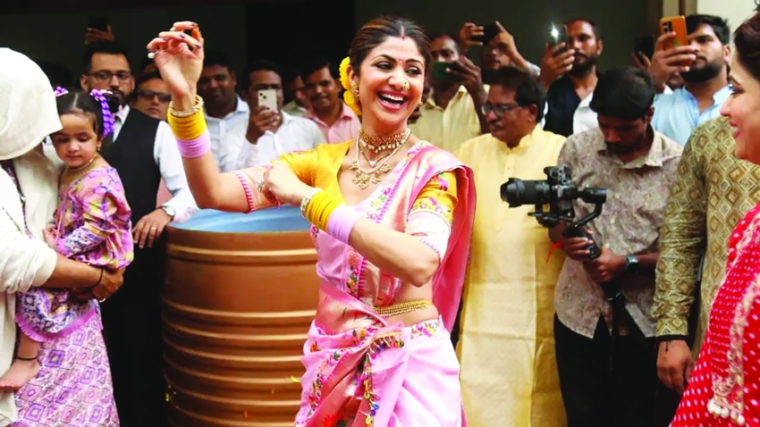 Shilpa Shetty plays dhol ‘like a pro’ at Ganpati Visarjan