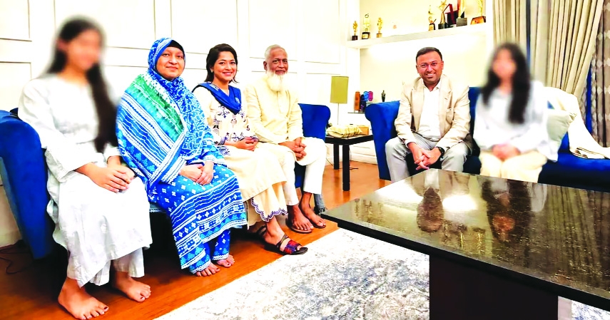Humaiun Kobir visits Badhon’s home on PM’s behalf