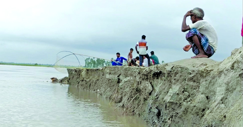 Teesta erosion leaves several hundred  families homeless in northern districts