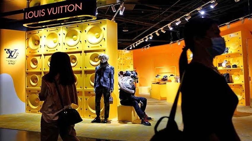 China’s Luxury Collapse: Why Global Brands Are Shutting Stores Amid Wealth Retreat and Economic Strain