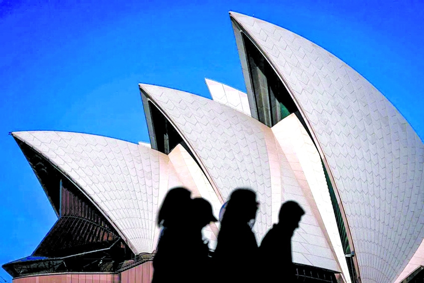 Australia to detain tourists who overstay visa, minister says