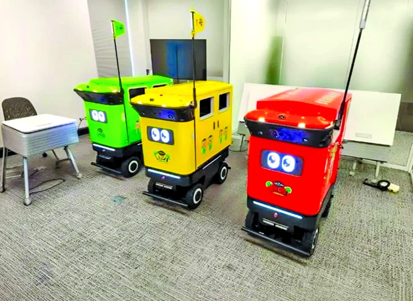 Japan's busiest rail station tests robot bins