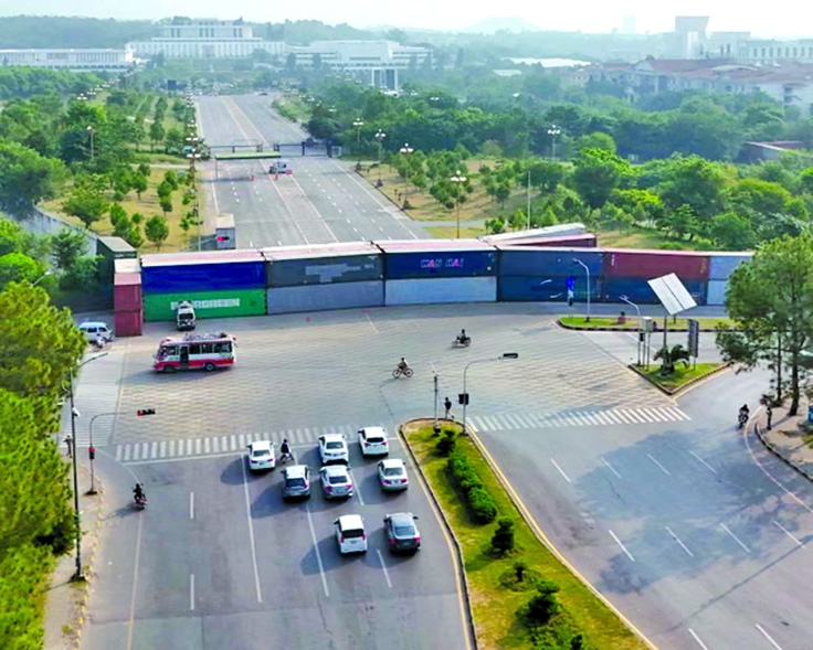 Pakistan  locks down Islamabad