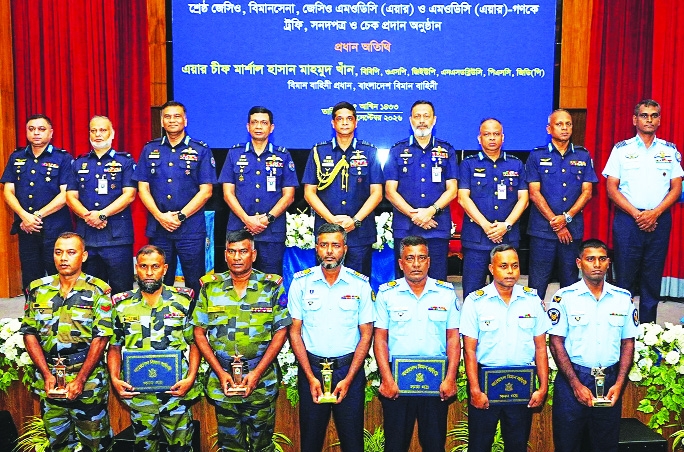 BAF chief honours 7 best airmen, MODC (Air) personnel