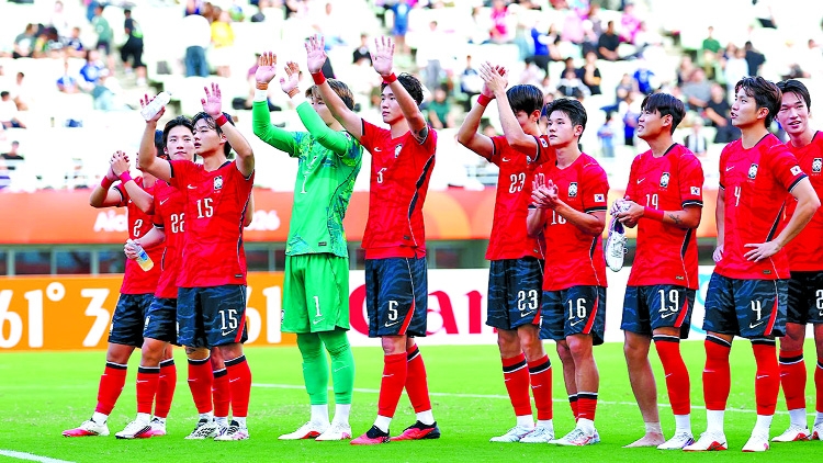 Bae fires South Korea into Asian Games soccer final with 2-1 win over China
