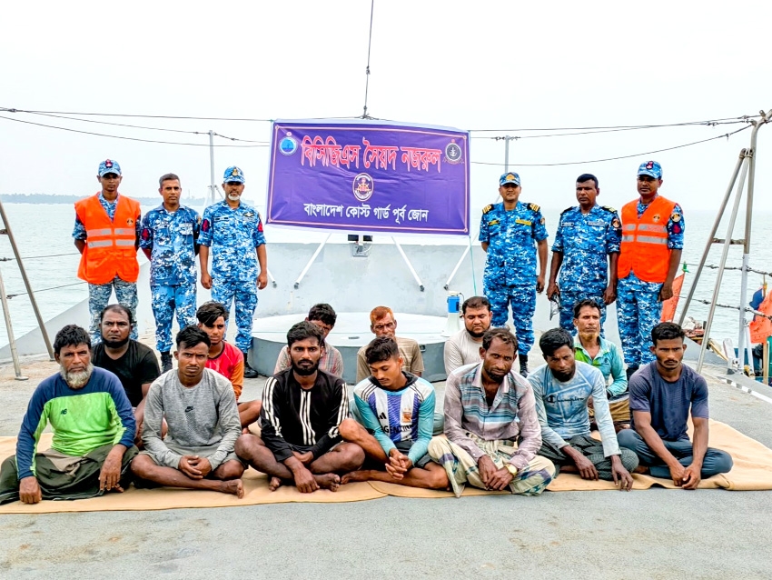 Coast Guard rescues 13 fishermen from deep sea at St Martin