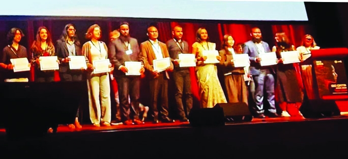 DU professor, five students win awards in Germany