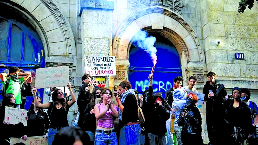 400 French schools to close amid student unrest