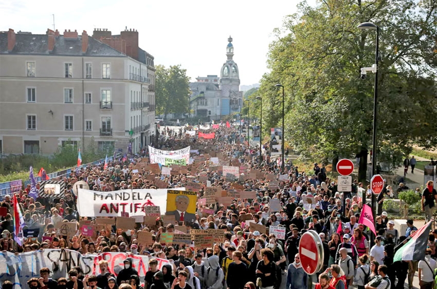 Paris students rage at politicians and police