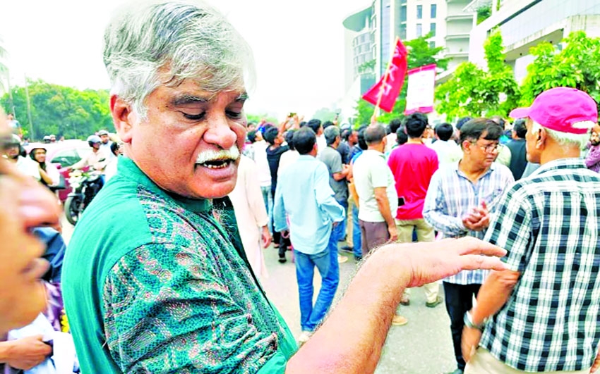 Cops charge baton, several demonstrators injured