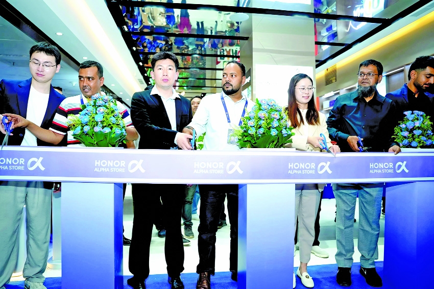 HONOR opens its first Alpha Store in Bangladesh