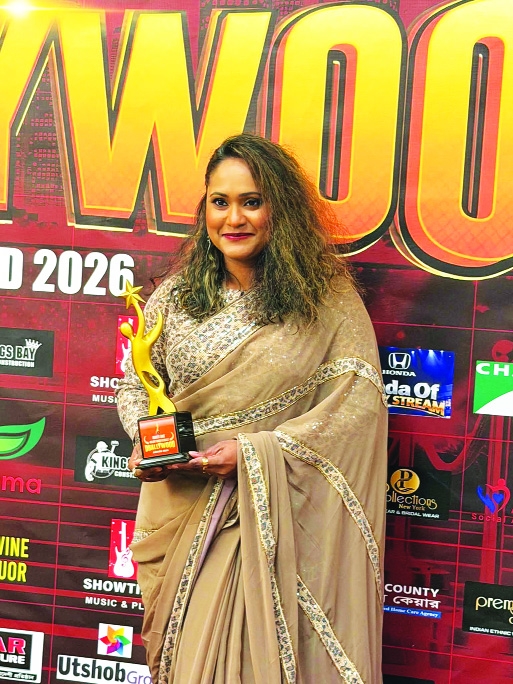 Ronti Das wins Best Melody Singer award at Dhallywood Awards 2026