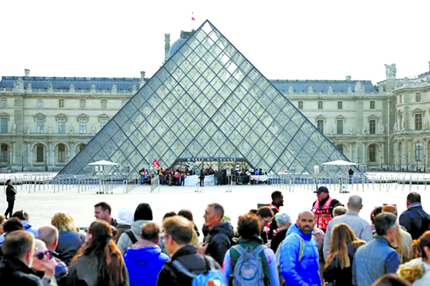 French prime minister calls for partial curfews