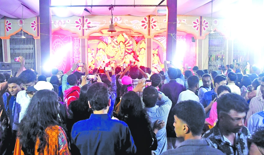 Durga Puja: Maha Nabami celebrated, Bijaya Dashami today