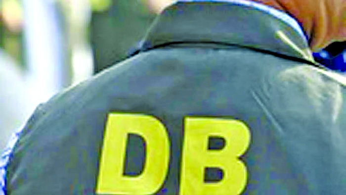 84 held in raid on senior police officer's home
