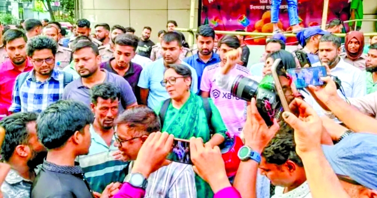 Police halt human chain against attacks on  Baul culture