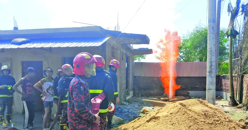 Gas erupts during  tube-well drilling in Cox's Bazar