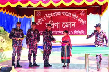 BGB distributed humanitarian aid among poor in Rangamati