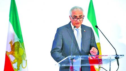 Son of Iran\'s toppled shah seeks a role as protests expand