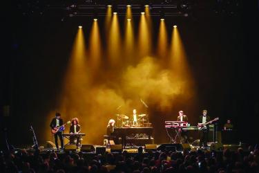 Tears and smiles at tribute concert for Swiss fire victims