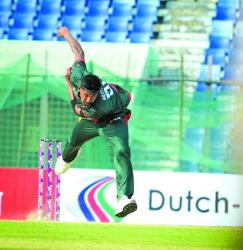 Mehidy Hasan heaps praise on Mustafiz and Bangladesh pace attack