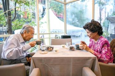 Mahathir \'doesn\'t care\' about \'dictator\' label