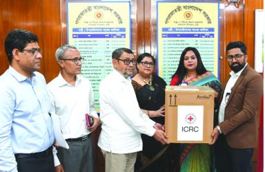  Red Cross donates  medical  equipment to Bangladesh