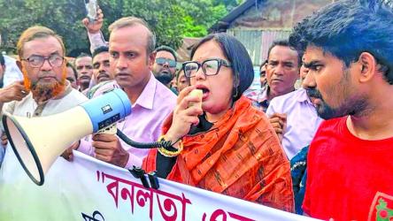 Rumeen  Farhana slams suspending  film show