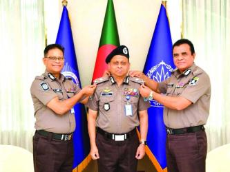 Mallik adorned with Additional IGP ranks and badges