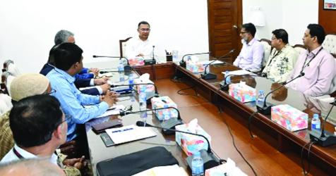 PM discusses progress of BRT project with experts