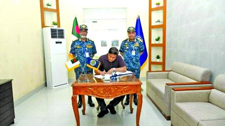 Defence Adviser inspects Khulna Shipyard