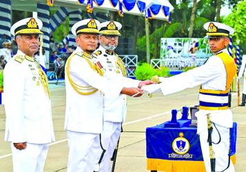 CNS Nazmul Hassan instructs officers to serve Bangladesh efficiently