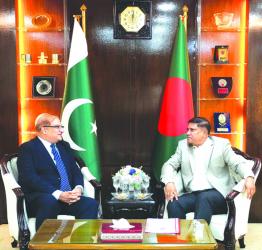 Pakistan Envoy Meets Defense Adviser to Boost Military Ties