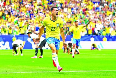 Martinelli scores in 95th minute to send Brazil into World Cup last 16