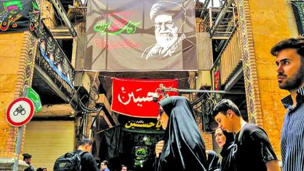 Iran prepares  to bury slain supreme leader
