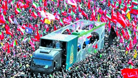 Huge crowds fill Tehran streets for Khamenei\'s funeral procession