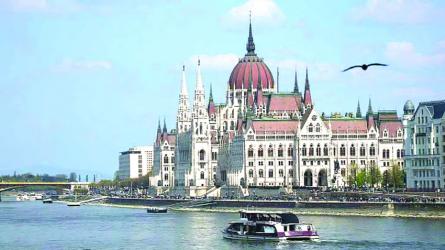 Tourism suffers as Danube dries up