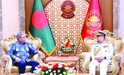 Outgoing Navy Chief pays courtesy call on the President